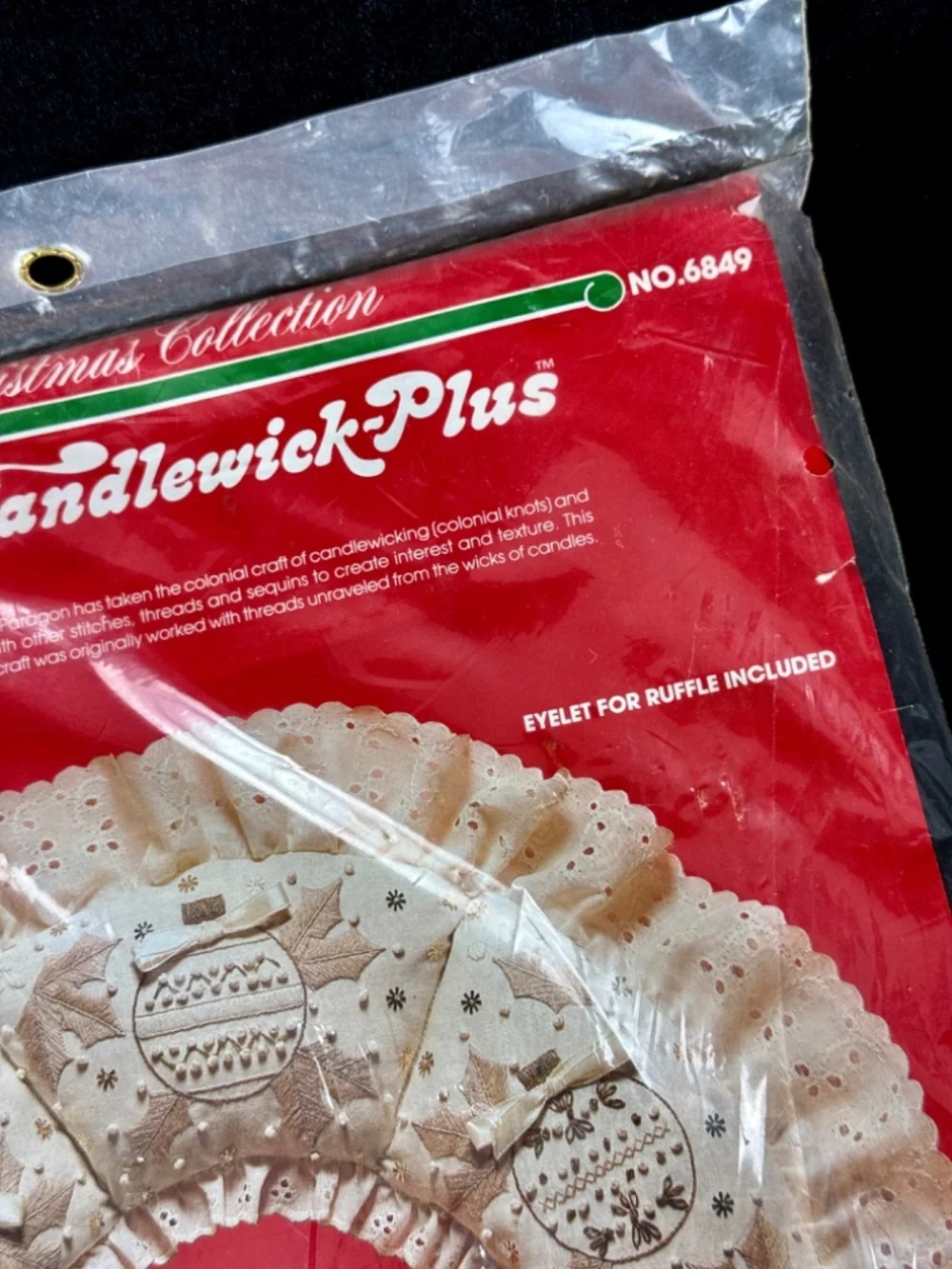 New 1983 Paragon Needlecraft Kit Candlewick Plus 20in Wreath Sealed Package